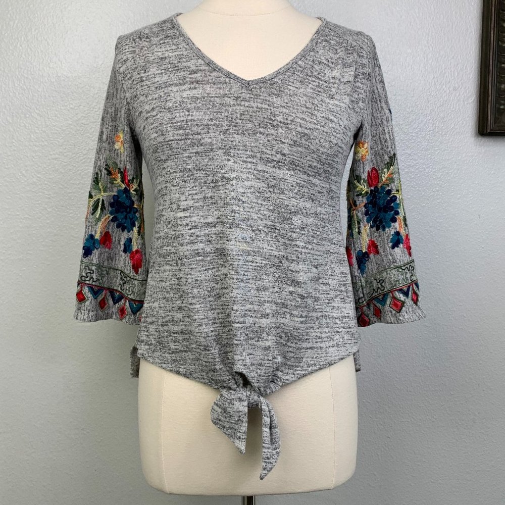 Anthropologie Fig and Flower Gray Front‎ Tie Floral Embroidered Top PS